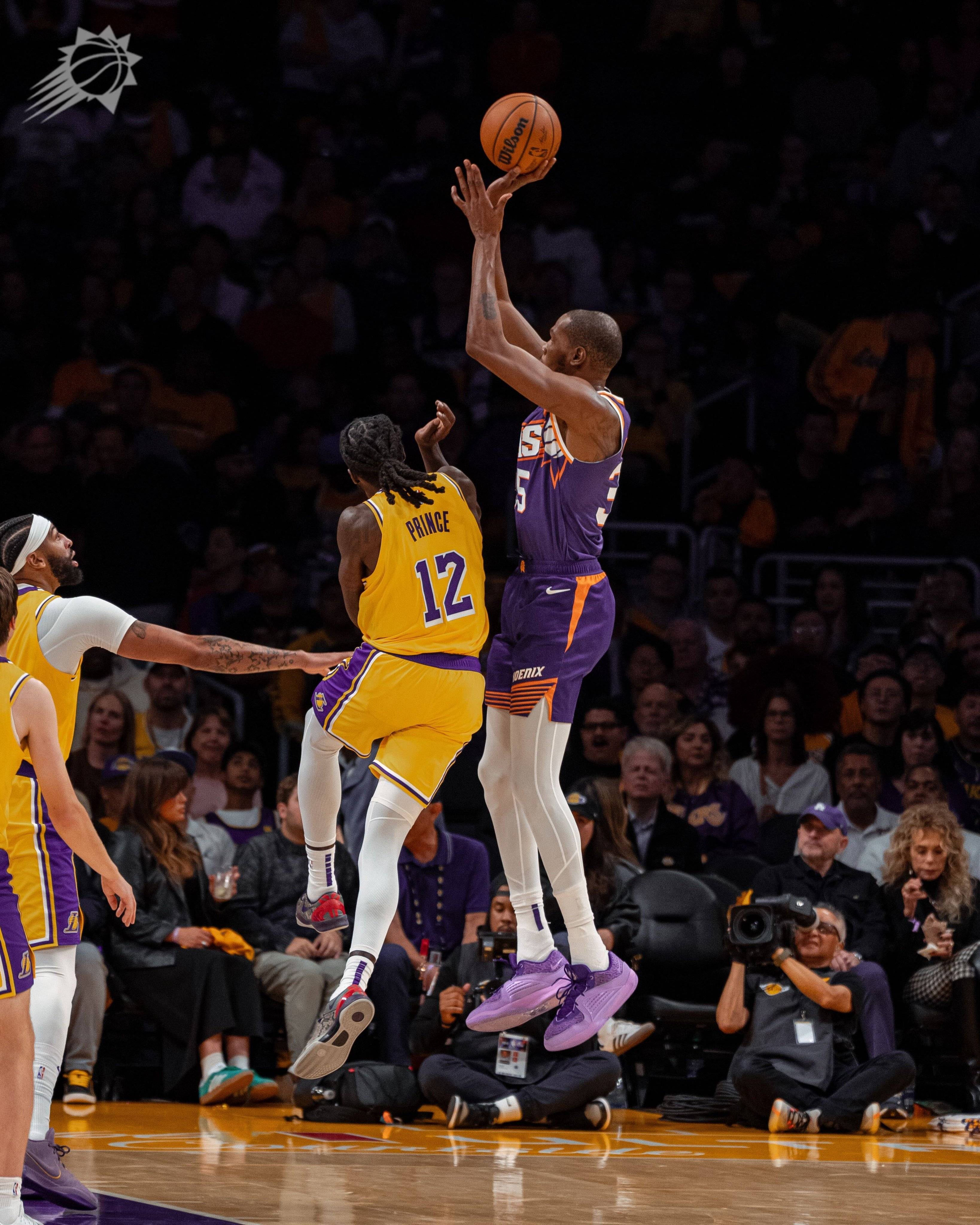 湖人B队血洗尼日利亚男篮，詹姆斯三分雨点燃全场