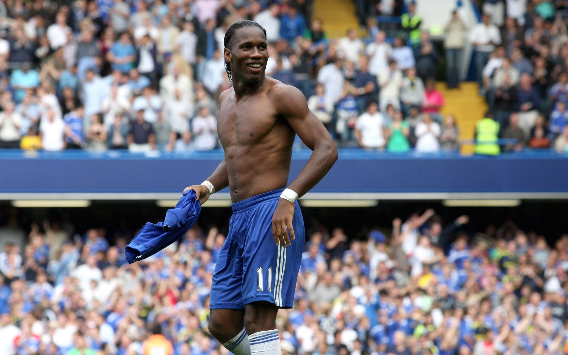 圣徒与魔鬼,都在今夜加冕—论保罗如何用一粒点球与一次滑跪,主宰了欧洲之巅的明暗两极